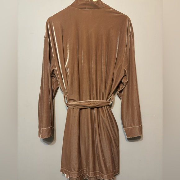 HIDDEN FANTASIES Vintage Velour Robe & Nightgown Set - Picture 7 of 10